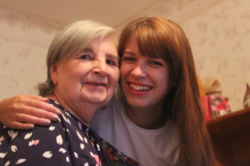 Mariias bedstemor er ramt af demens, derfor kan hun ikke flygte fra krigen i Ukraine