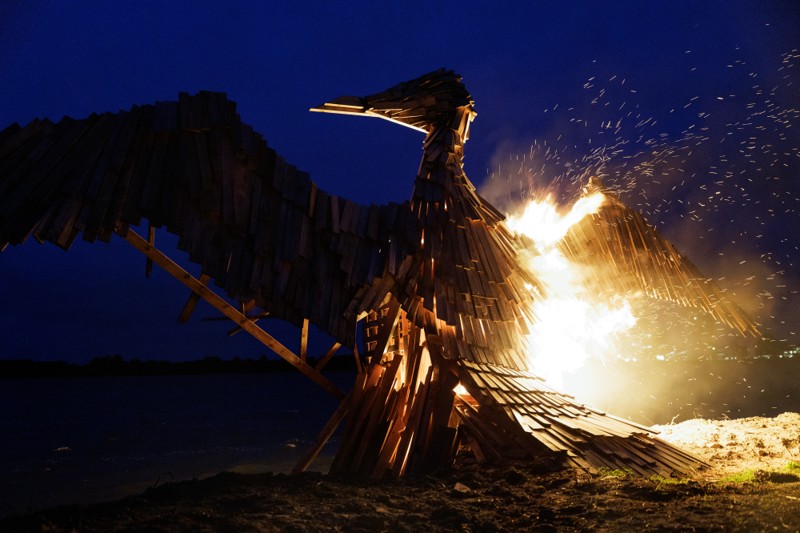 Den store fugl i Fjordbyen blev lørdag ved 21-tiden brændt af.