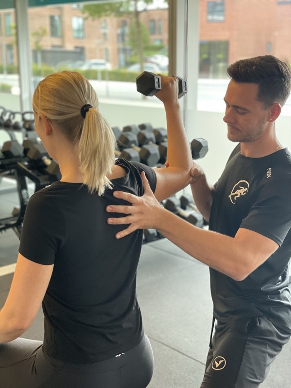 De to nye ejere af Aktiv Fysioterapi i Støvring har bred erfaring med både knæ-, skuldre- og rygproblematikker.