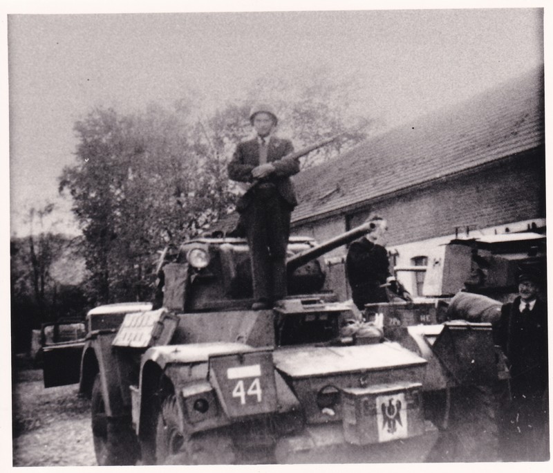 De tyske soldater var talrigt til stede i Hadsund under besættelsen. Her ses en tysk kampvogn efter befrielsen med en dansk modstandsmand på toppen. Tirsdag den 19. september kan man høre mere om Hadsund under besættelsen på Hadsund Egnssamlings byvandring. 