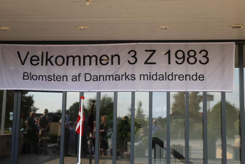 "Blomsten af Danmarks midaldrende" havde en hyggelig dag på deres gamle skole - 40 år efter, at de fik studentereksamen. 