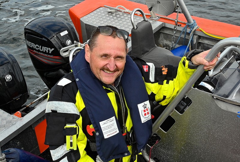 John Holm Olsen har i årevis været instruktør på den kraftige og lynhurtige RIP-båd og nyder at give folk den vilde oplevelse på vandet.